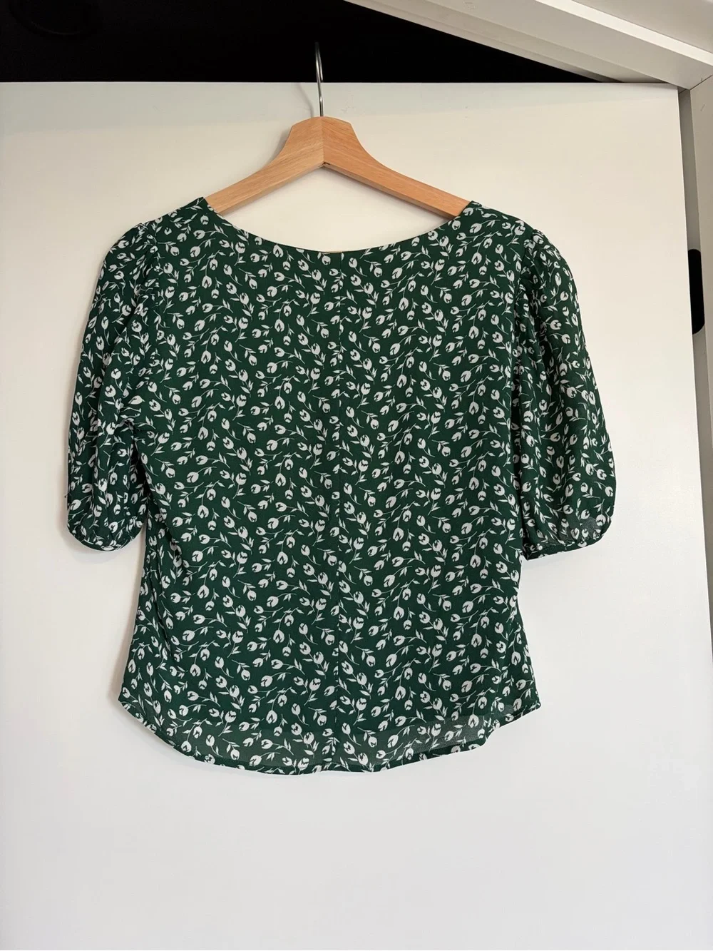 Reformation Dark Green White Floral V-Neck Puff Sleeve Blouse